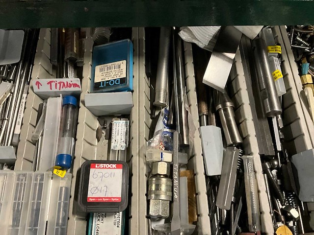 Werktafel met verlichting - afbeelding 6 van  17