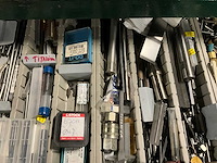 Werktafel met verlichting - afbeelding 6 van  17