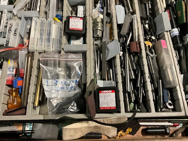 Werktafel met verlichting - afbeelding 7 van  17