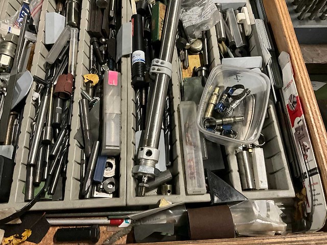 Werktafel met verlichting - afbeelding 8 van  17