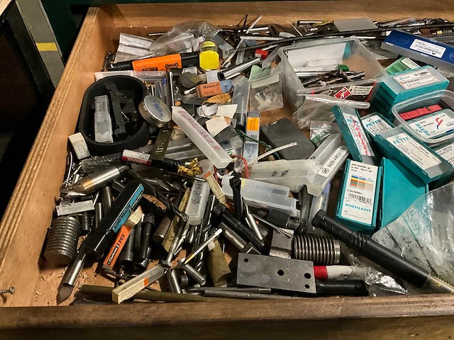 Werktafel met verlichting - afbeelding 15 van  17