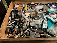 Werktafel met verlichting - afbeelding 15 van  17