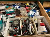 Werktafel met verlichting - afbeelding 17 van  17