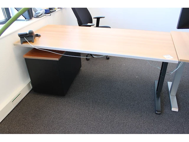 Werktafel met verrijdbare ladekast. afmeting 180 x 80 cm. - afbeelding 1 van  4