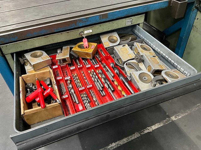 Werktafel voorzien van taparm en ladenkast - afbeelding 2 van  24