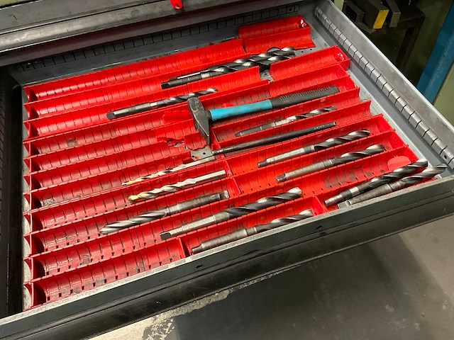 Werktafel voorzien van taparm en ladenkast - afbeelding 3 van  24