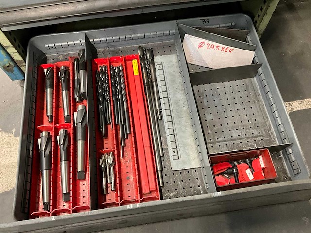 Werktafel voorzien van taparm en ladenkast - afbeelding 7 van  24