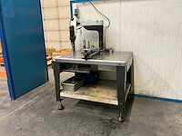 Werktafel voorzien van taparm