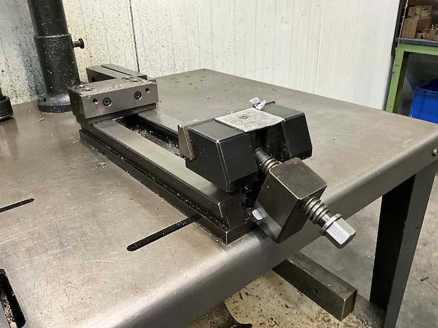 Werktafel voorzien van taparm - afbeelding 10 van  11