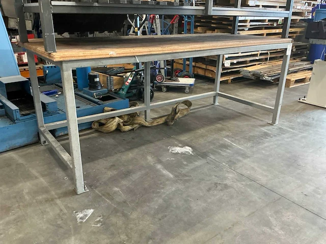 Werktafel / werkbank - afbeelding 1 van  8