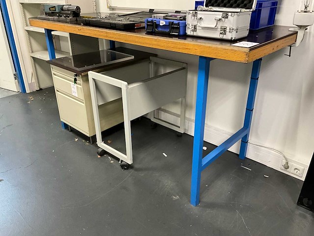 Werktafel - afbeelding 1 van  4