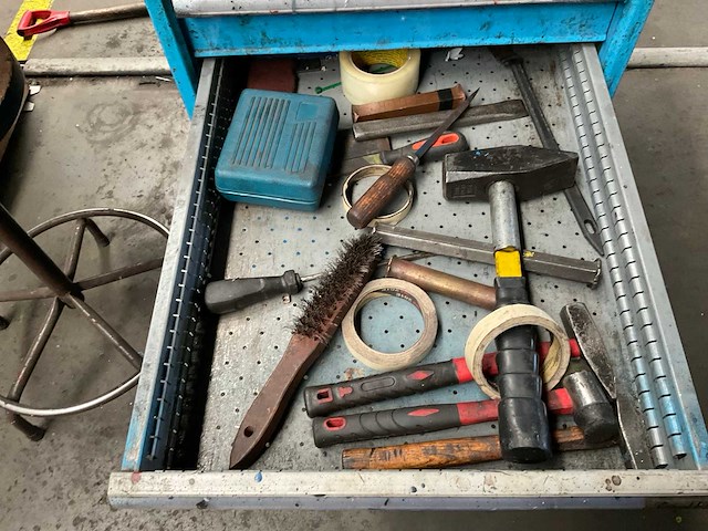 Werktafel/lades met inhoud - afbeelding 2 van  12