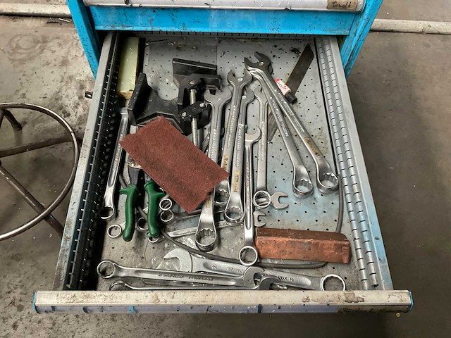 Werktafel/lades met inhoud - afbeelding 3 van  12