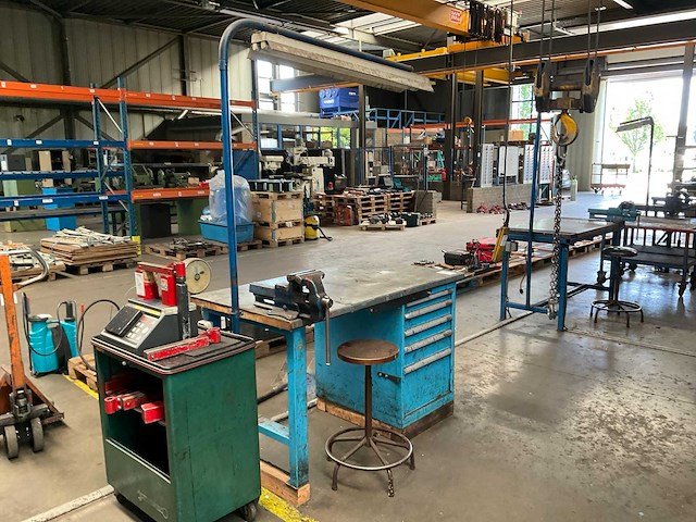 Werktafel/lades met inhoud - afbeelding 5 van  12