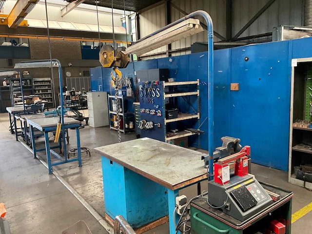 Werktafel/lades met inhoud - afbeelding 6 van  12