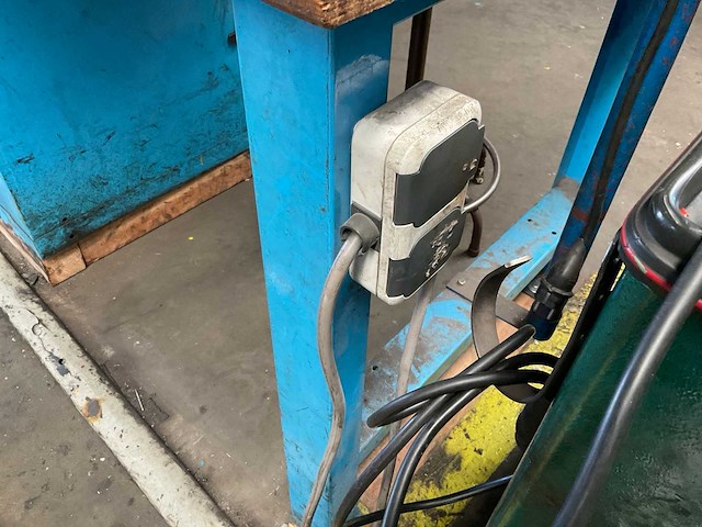 Werktafel/lades met inhoud - afbeelding 7 van  12
