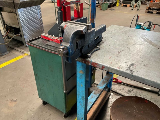 Werktafel/lades met inhoud - afbeelding 9 van  12