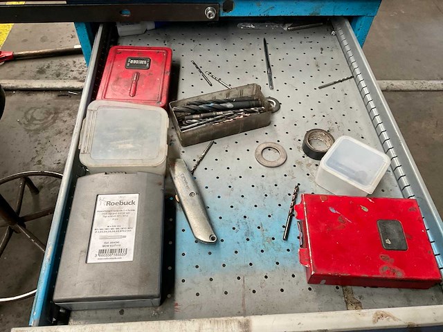 Werktafel/lades met inhoud - afbeelding 11 van  12
