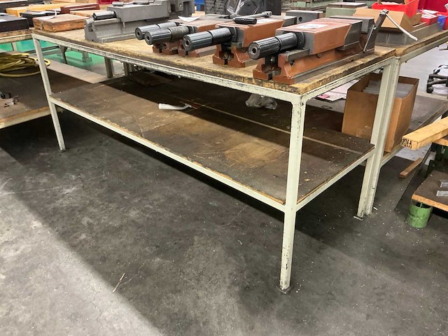 Werktafels en banken (5x) - afbeelding 4 van  6