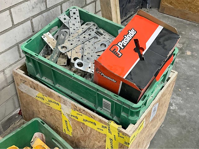 Werktafels en divers (4x) - afbeelding 16 van  17