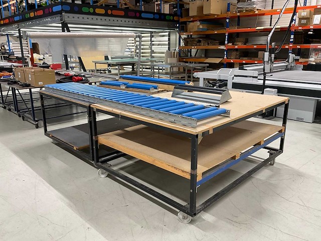 Werktafels met rollerbanen - afbeelding 1 van  5