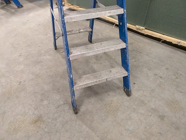 Werktrap 4 treeds met bordes - afbeelding 4 van  7