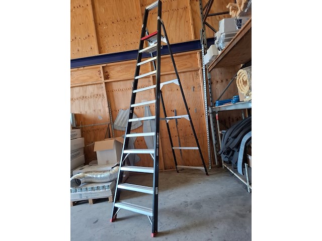 Werktrap altrex, 11 treeds met bordes - afbeelding 1 van  3