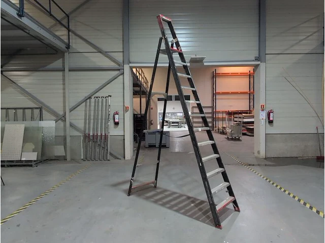 Werktrap altrex, 11 treeds met bordes - afbeelding 1 van  5