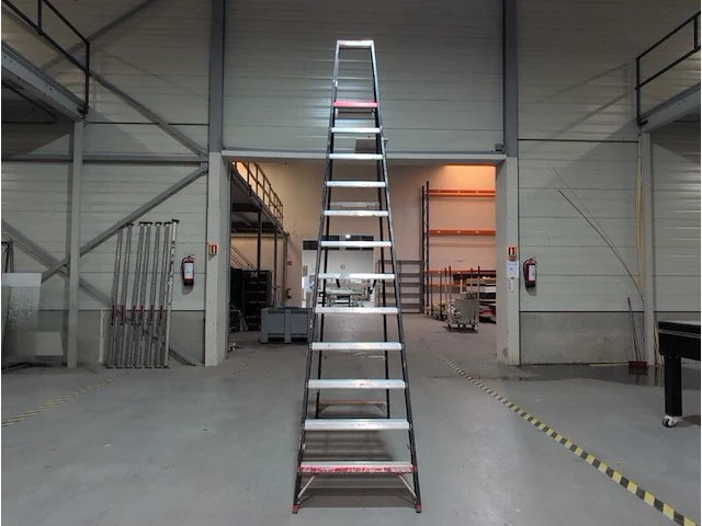 Werktrap altrex, 11 treeds met bordes - afbeelding 2 van  5