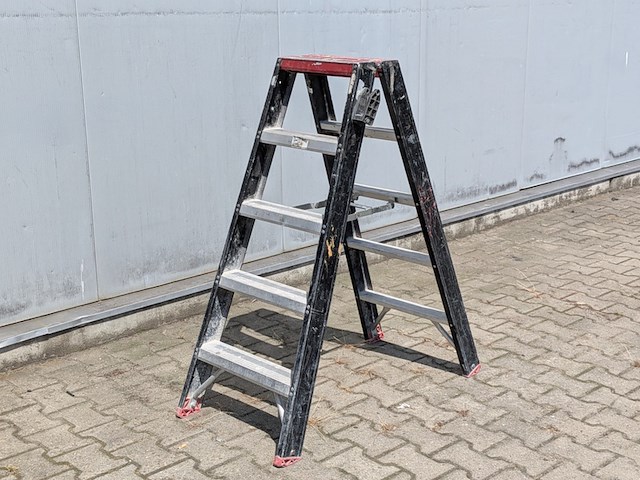 Werktrap, altrex, 2x 4 treeds met bordes - afbeelding 1 van  5