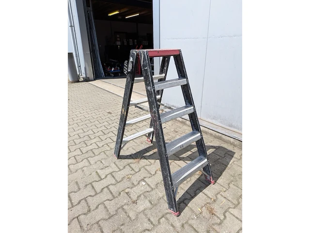 Werktrap, altrex, 2x 4 treeds met bordes - afbeelding 2 van  5