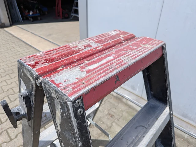 Werktrap, altrex, 2x 4 treeds met bordes - afbeelding 4 van  5