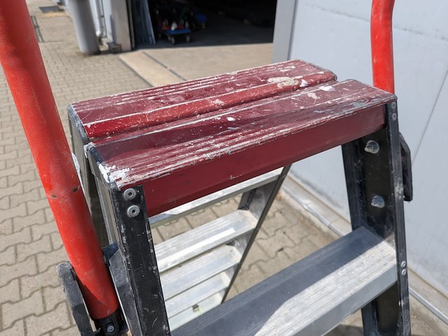 Werktrap altrex, 2x 5 treeds met bordes - afbeelding 4 van  5