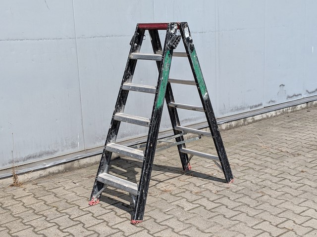 Werktrap altrex, 2x 5 treeds met bordes - afbeelding 1 van  5