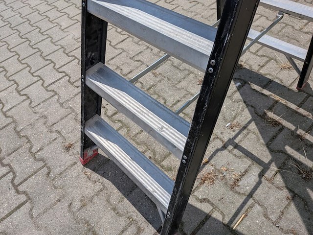 Werktrap altrex, 2x 5 treeds met bordes - afbeelding 5 van  7