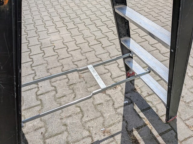 Werktrap altrex, 2x 5 treeds met bordes - afbeelding 6 van  7