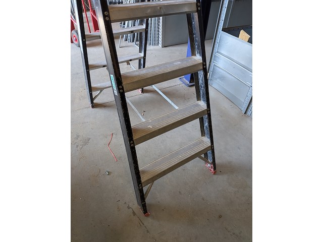 Werktrap, altrex, 2x 5 treeds met bordes - afbeelding 5 van  6
