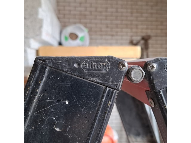 Werktrap altrex, 2x 7 treeds met bordes - afbeelding 7 van  8