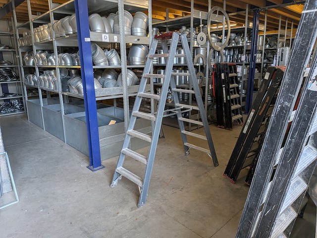 Werktrap altrex, 2x 7 treeds met bordes - afbeelding 1 van  6