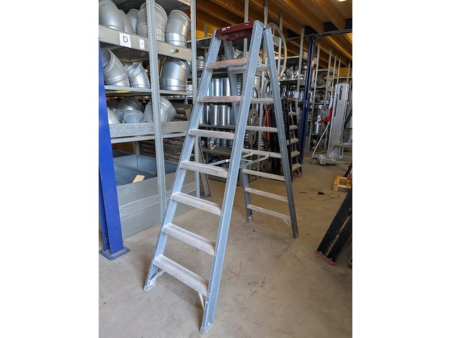 Werktrap altrex, 2x 7 treeds met bordes - afbeelding 2 van  6