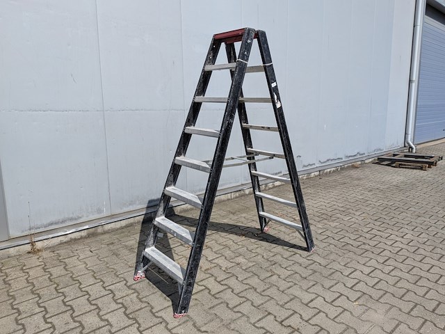 Werktrap altrex, 2x 7 treeds met bordes - afbeelding 1 van  4