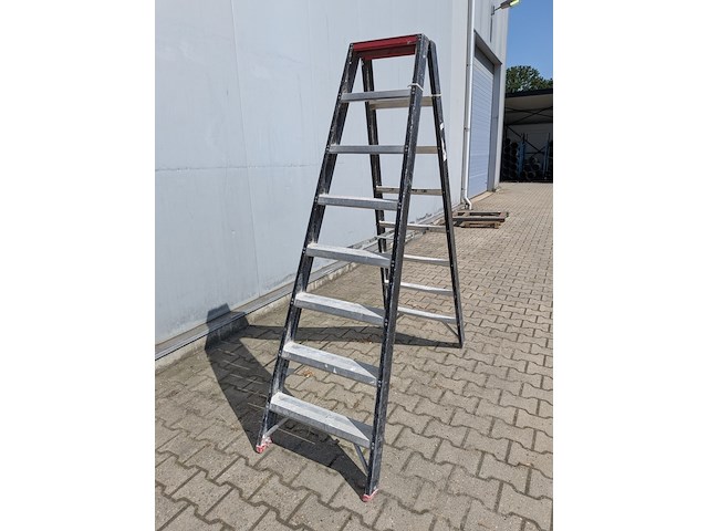 Werktrap altrex, 2x 7 treeds met bordes - afbeelding 2 van  4
