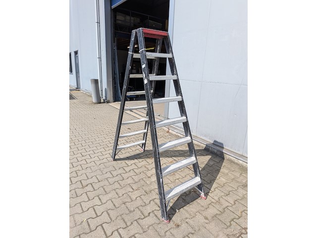 Werktrap altrex, 2x 7 treeds met bordes - afbeelding 3 van  4