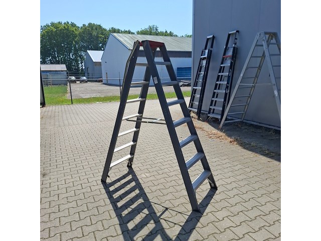 Werktrap altrex, 2x 8 treeds - afbeelding 3 van  4