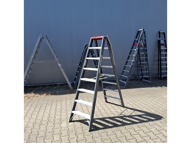 Werktrap, altrex, 2x 8 treeds - afbeelding 1 van  4