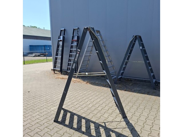 Werktrap, altrex, 2x 8 treeds - afbeelding 2 van  4