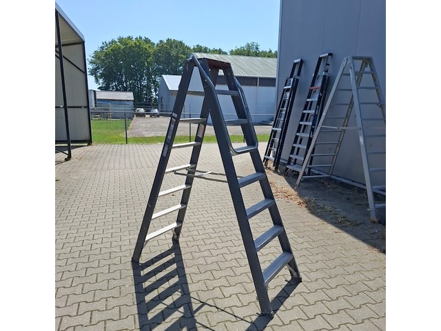 Werktrap, altrex, 2x 8 treeds - afbeelding 3 van  4