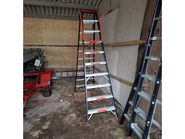 Werktrap altrex, 2x 9 treeds met bordes - afbeelding 1 van  7