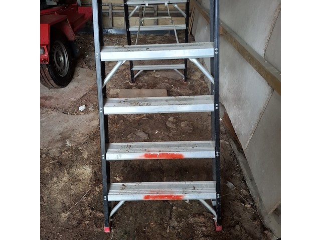 Werktrap altrex, 2x 9 treeds met bordes - afbeelding 2 van  7