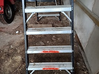 Werktrap altrex, 2x 9 treeds met bordes - afbeelding 2 van  7